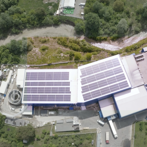 Aktiver Umweltschutz mit erneuerbaren Energien am Aenova-Standort in Cornu